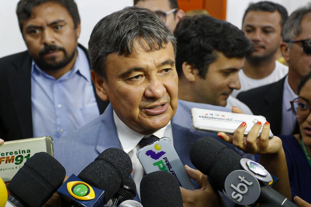 Wellington Dias sanciona lei que incentiva a produção de mel no Piauí