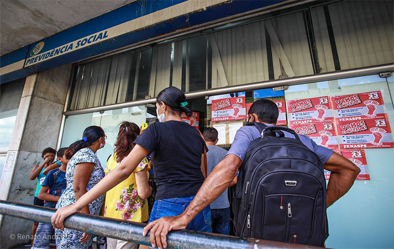 Com servidores em greve há 35 dias, remarcações no INSS geram reclamações no Piauí