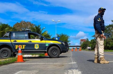 Acidente entre carro e motocicleta deixa dois gravemente feridos na BR-316, no Piauí