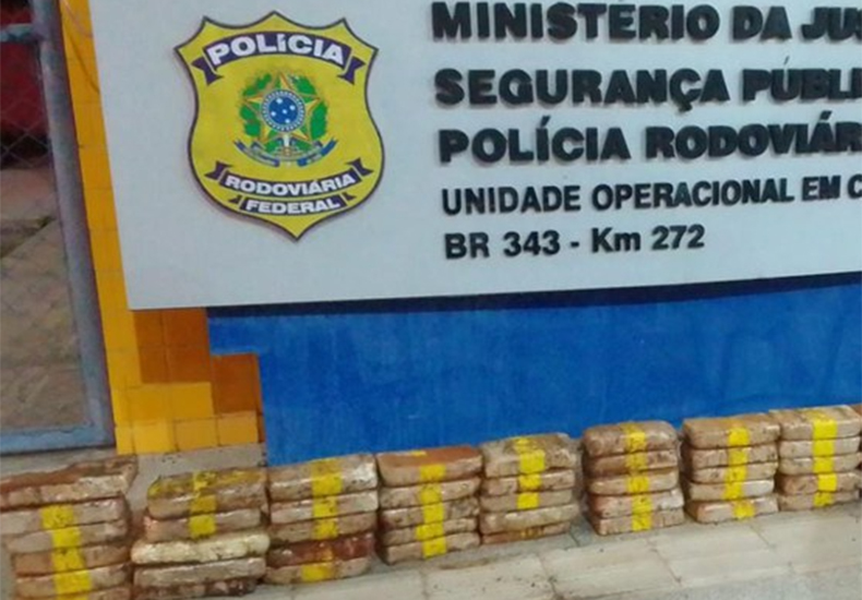 PRF apreende cocaína avaliada em R$ 6,8 milhões em fundo falso de caminhão no Piauí