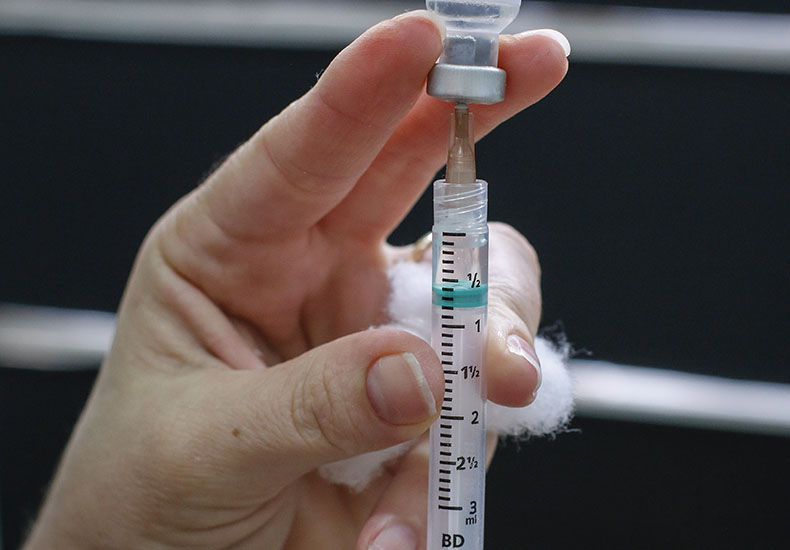 Covid: nova vacina de dose única é analisada pela Anvisa; eficácia do imunizante é de 65%