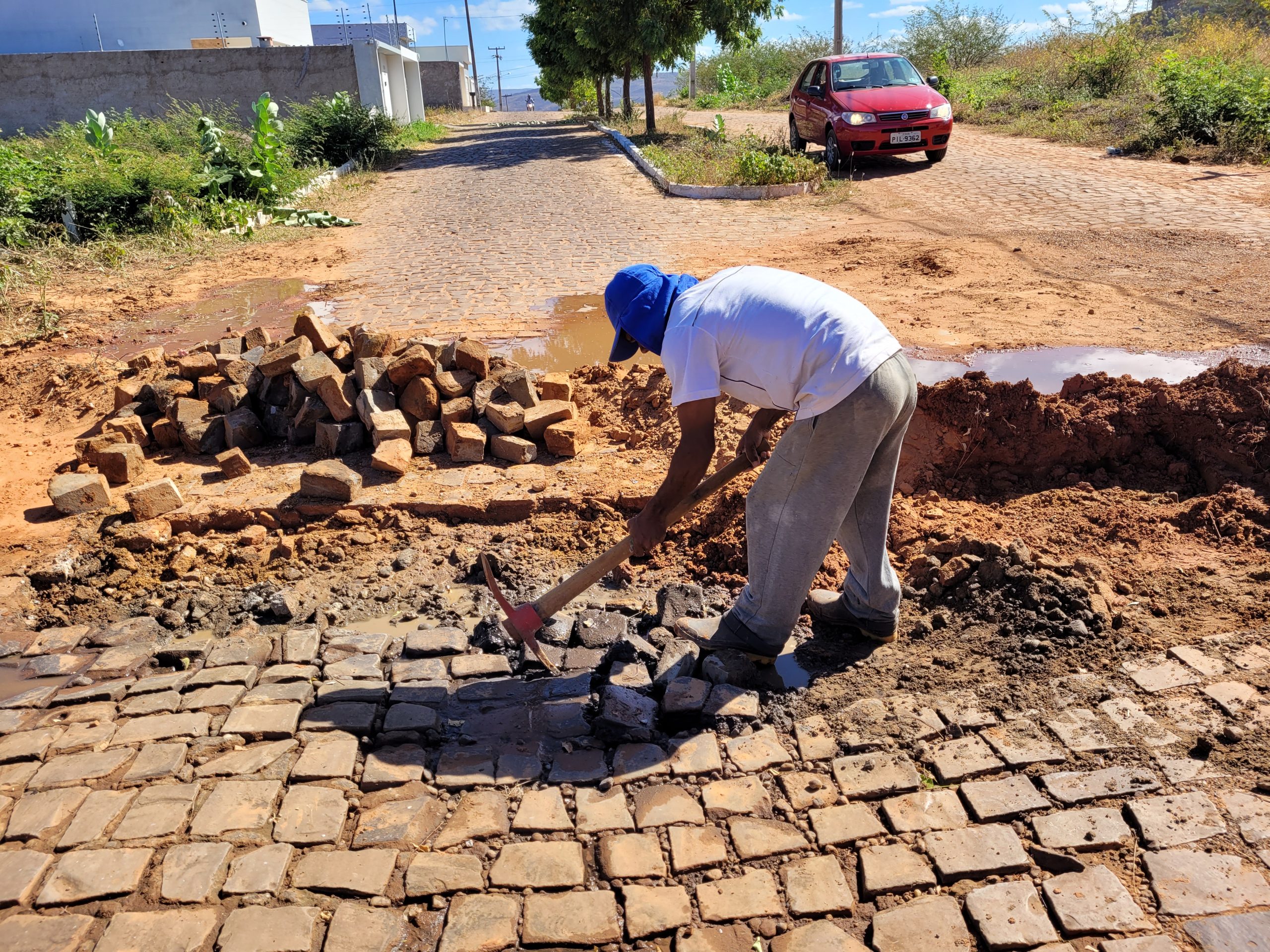 Prefeitura de Picos realiza operação tapa buracos no Bairro Boa Vista