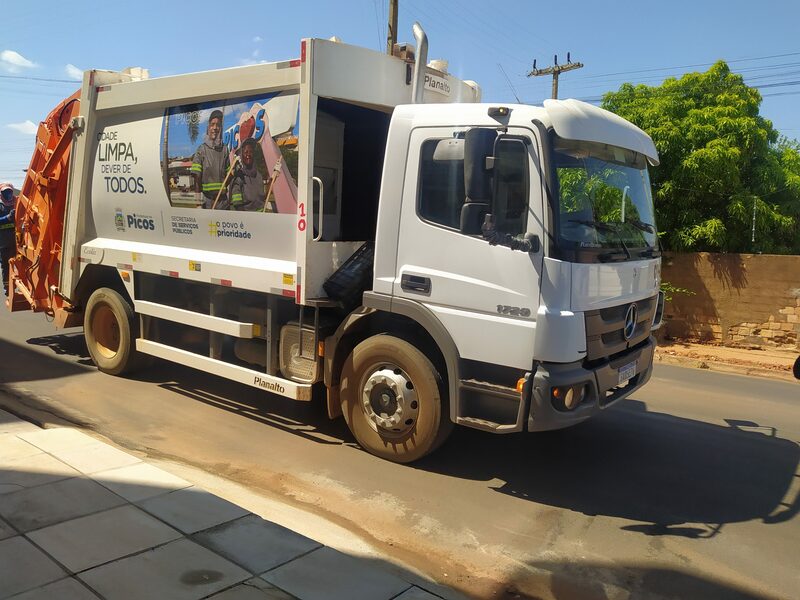 Prefeitura de Picos amplia coleta de lixo na cidade de Picos