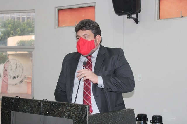 Em Picos, vereador usa parte de discurso na sessão da Câmara para criticar o senador Ciro Nogueira