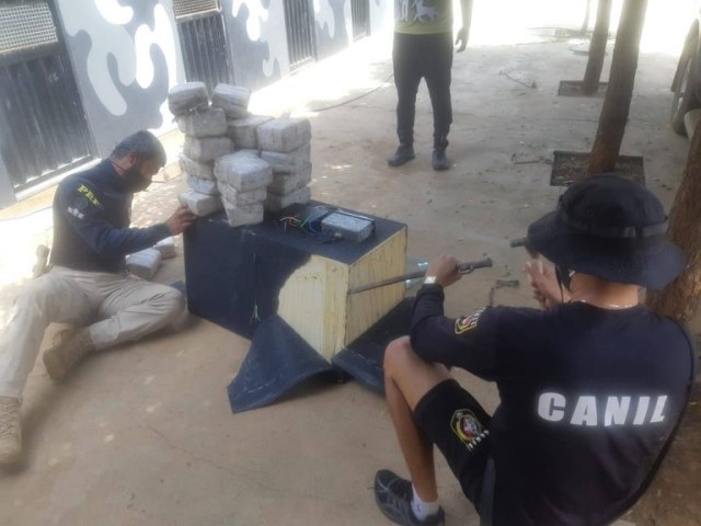 Maconha escondida em carro de passeio é apreendida em Picos