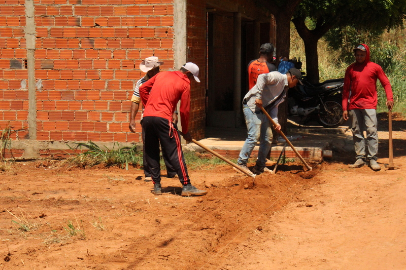 Secretaria de Obras realiza reestruturação de ruas e limpeza no bairro Belo Norte