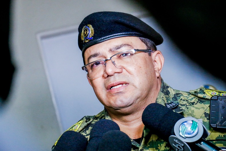 Bandidos assaltam loja, roubam arma e agridem coronel ex-comandante da PM de Picos