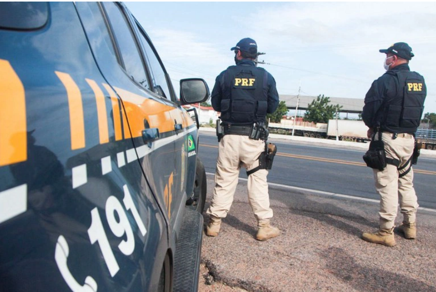 Acidente envolvendo caminhonete e viatura da PRF é registrado em Picos