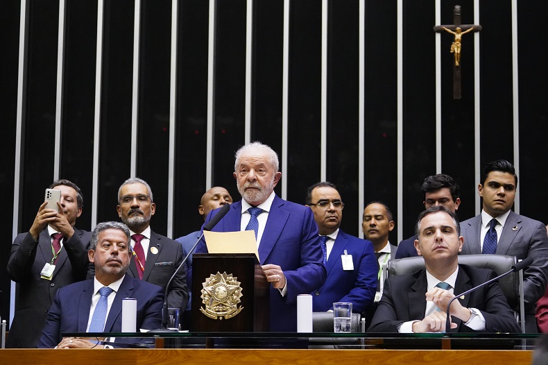 Lula prorroga isenção de impostos federais sobre combustível por 60 dias