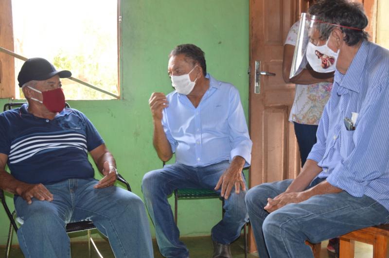 Gil Paraibano e Zé Néri dialogam com moradores de diversas localidades da cidade de Picos