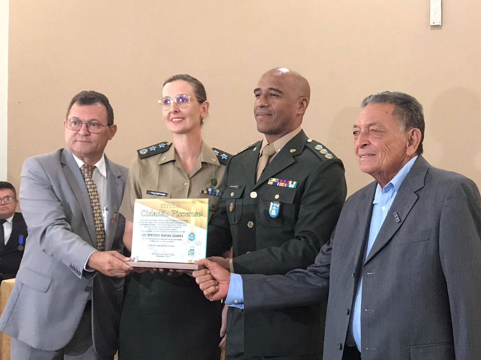 Coronel Bertony Matias recebe título de cidadania picoense