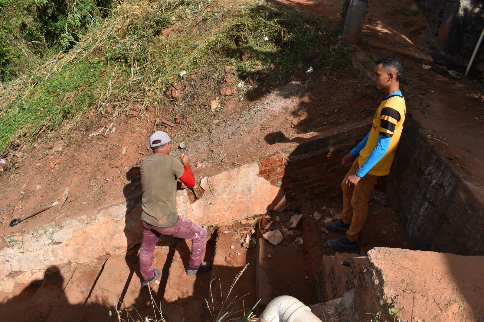 Prefeitura de Picos inicia revitalização de escadaria no bairro São José