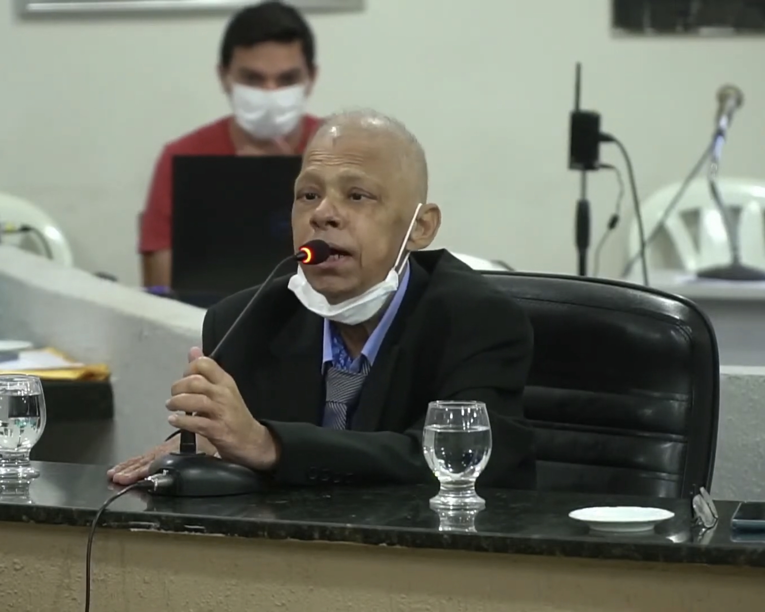 Vereador Gilson Nunes fala sobre luta contra câncer no pâncreas e emociona os demais vereadores 