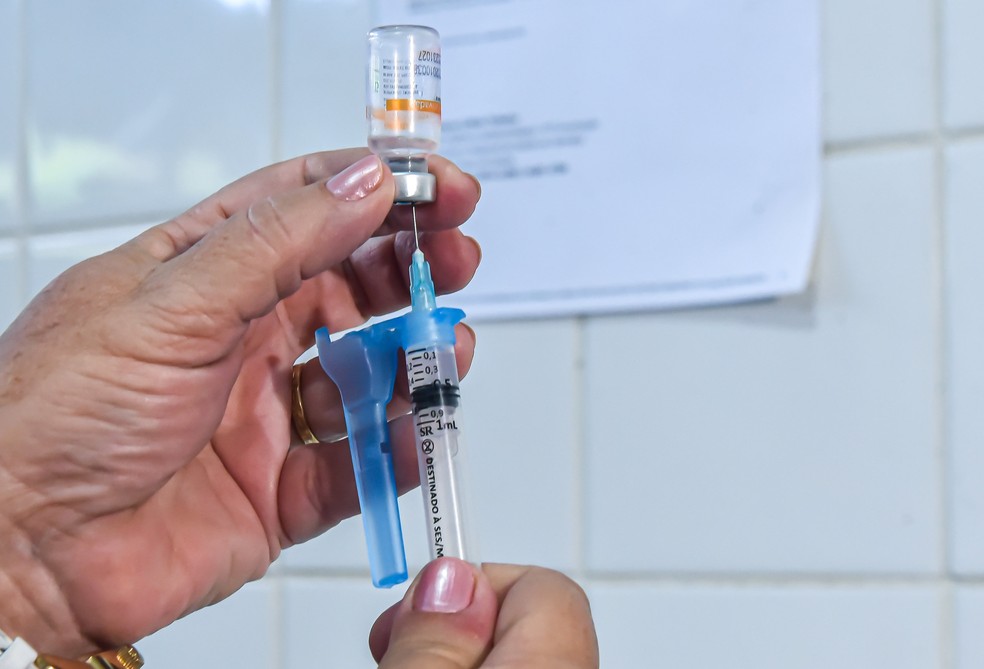 Segunda dose da vacina contra covid-19 prossegue na quinta-feira (25) para trabalhadores da saúde 