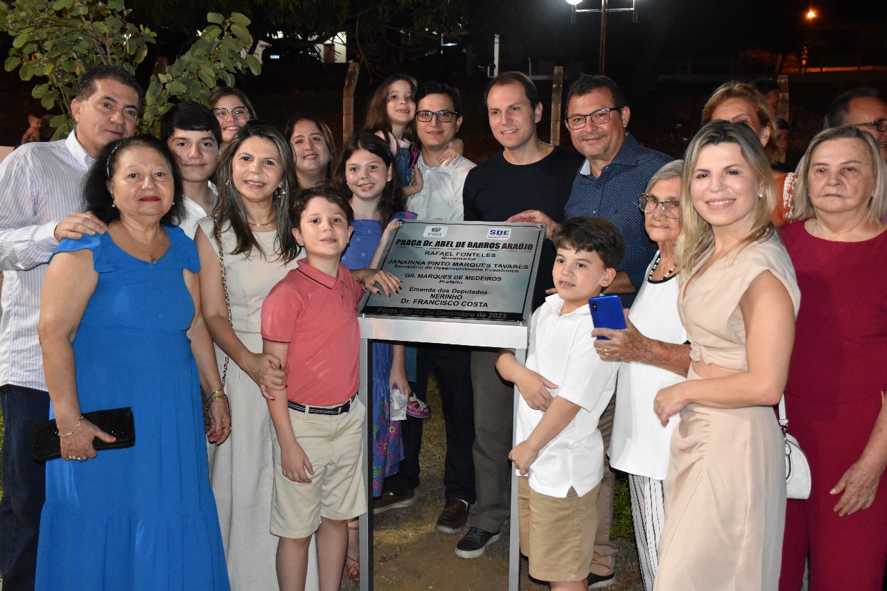 Praça Dr. Abel de Barros Araújo é inaugurada no bairro Aerolândia