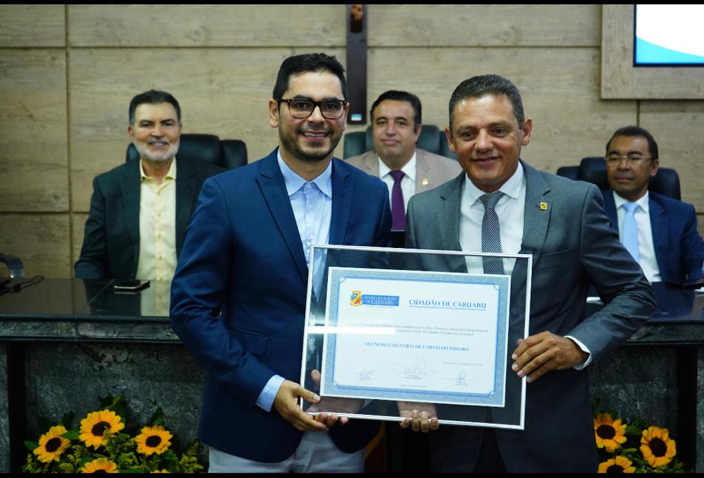 Caruaru homenageia médico picoense com título de cidadania