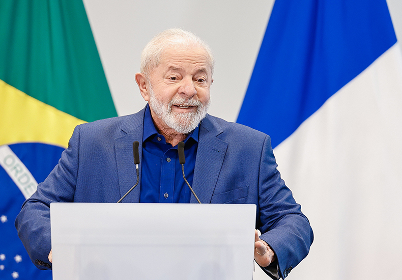 Lula confirma que governo irá pagar piso da enfermagem retroativo desde o mês de maio