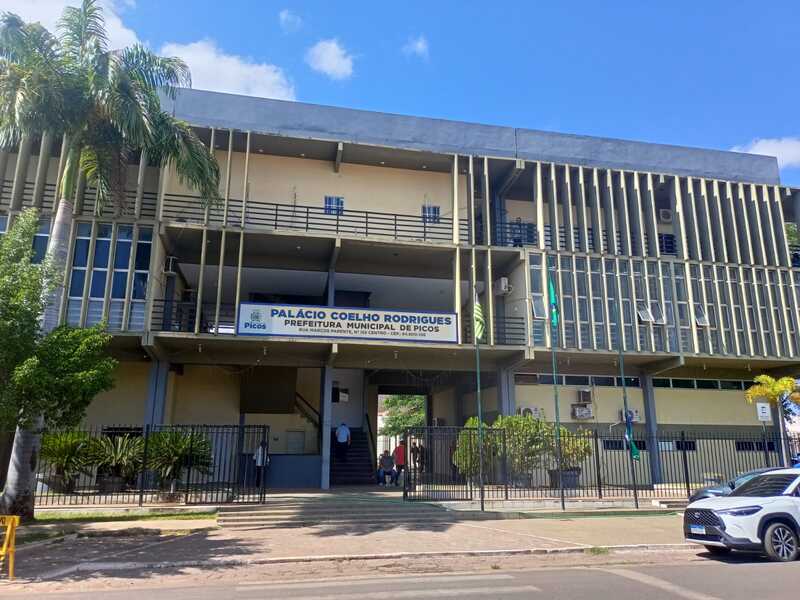 Prefeitura de Picos divulga Edital de Convocação dos candidatos selecionados para o cargo de diretor de escola na rede municipal