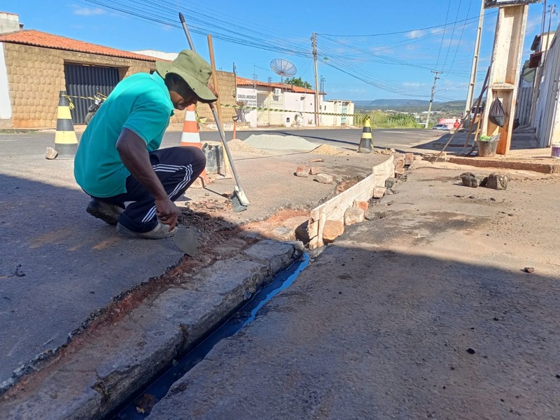 Prefeitura de Picos intensifica obras de restauração de ruas, galerias e quadras de esporte do município