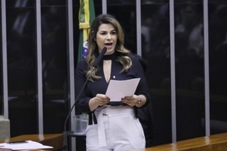 Marina Santos aprova projeto para prevenção a saúde da mulher