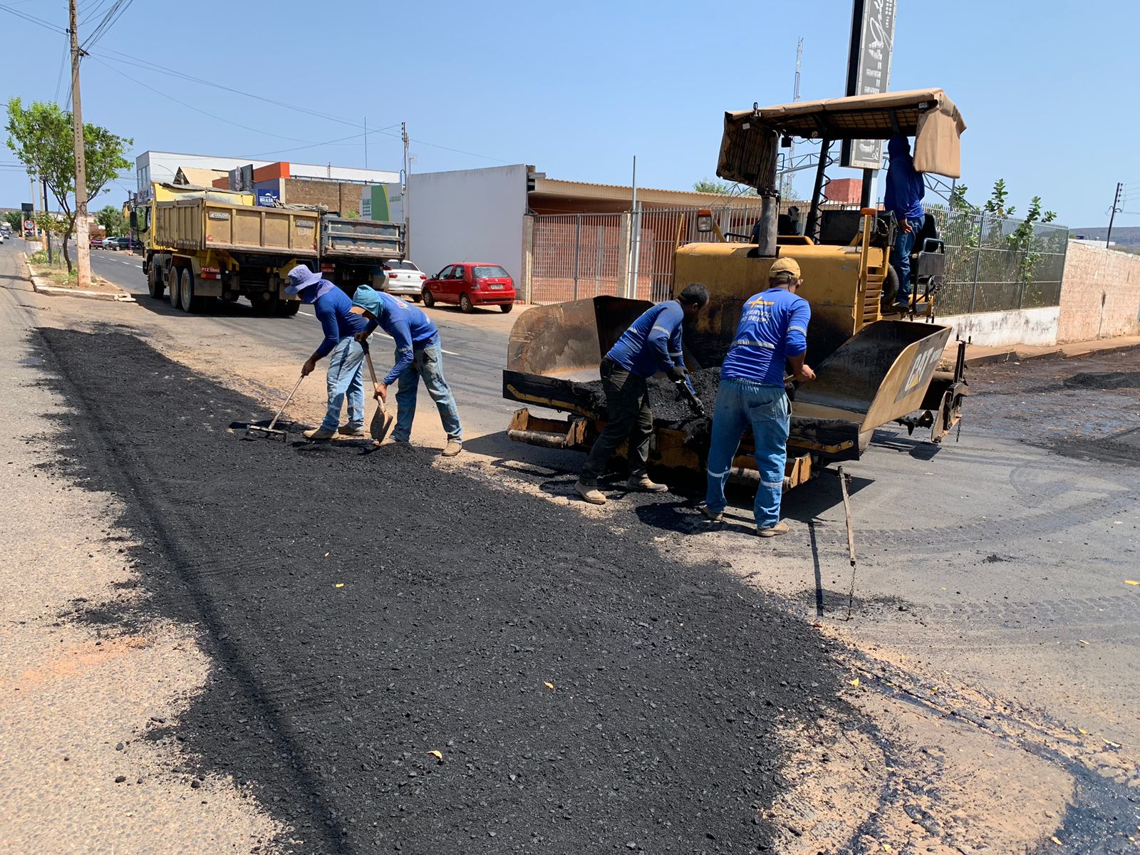 Prefeitura de Picos inicia obras de asfaltamento em ruas do bairro Catavento