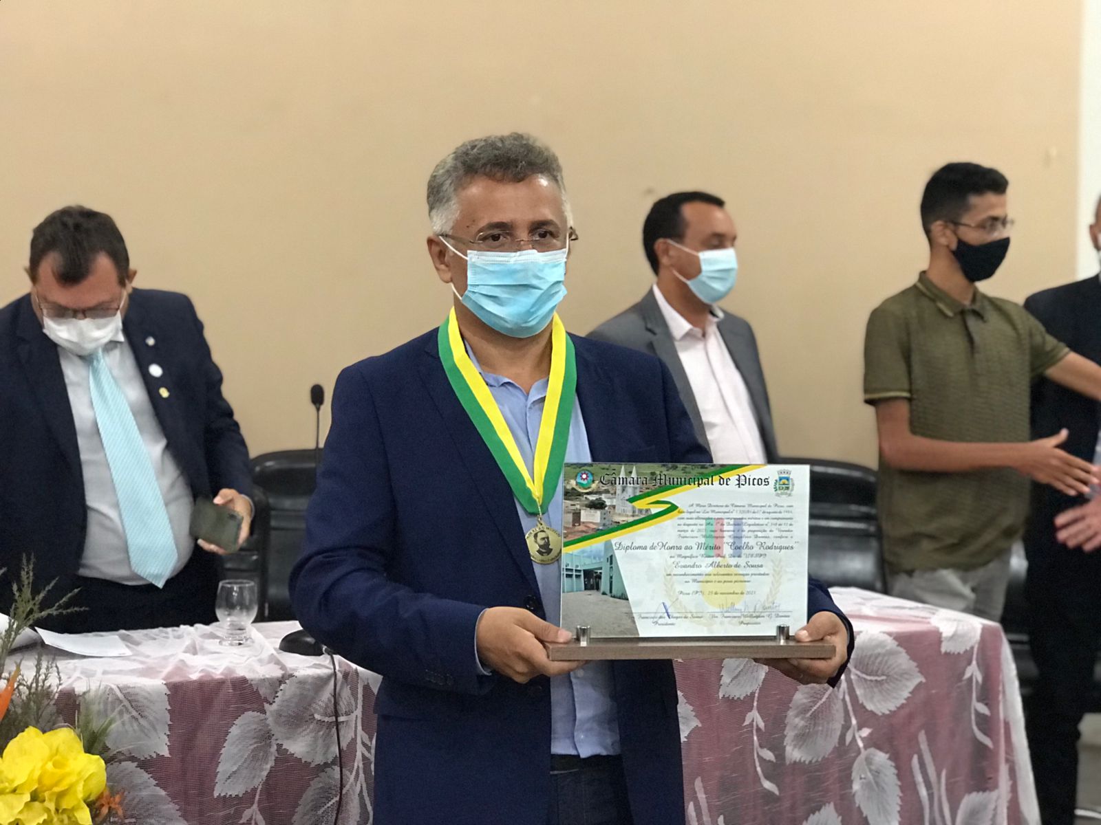 Medalha Coelho Rodrigues é entregue ao professor Evandro Alberto