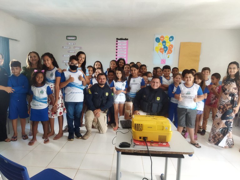 Em Picos, PRF realiza ação educativa em escola pública