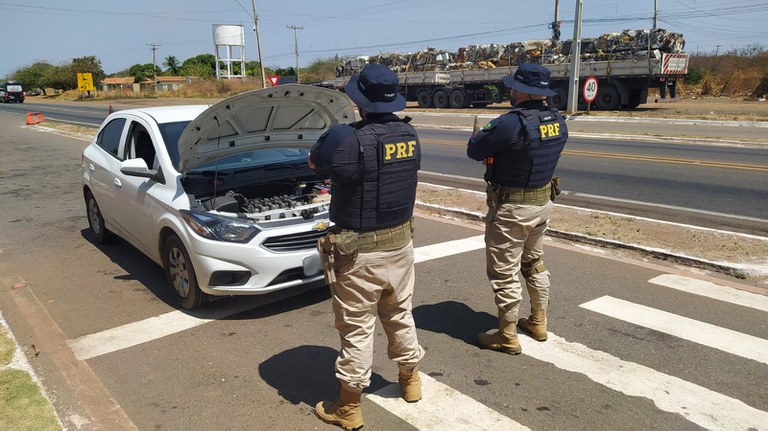 Veículo roubado em Salvador (BA) é recuperado pela PRF em Picos