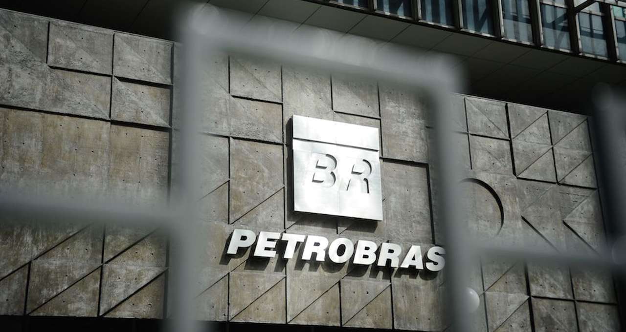 Petrobrás sofre desvalorização das suas ações na bolsa de Nova York após troca de presidente