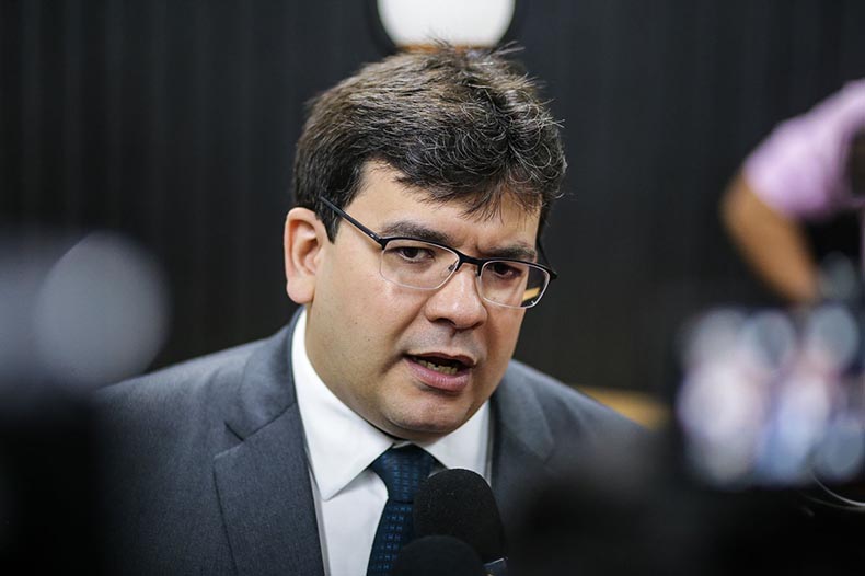 Rafael Fonteles diz que nova política da Petrobras garante redução do preço da gasolina