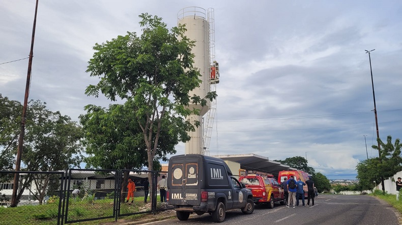 Pintor morre após inalar solvente e cair dentro de caixa d'água na rodoviária