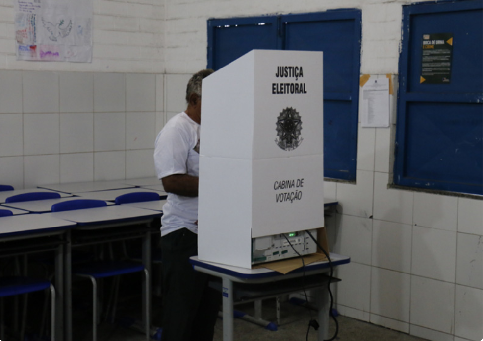 Homem é preso após fazer foto de urna eletrônica em Geminiano