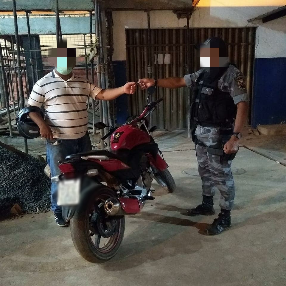 Motocicleta roubada é recuperada no bairro Bomba