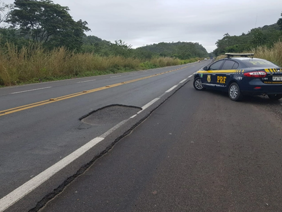 Motociclista de 47 anos morre após atropelar animal na BR-407