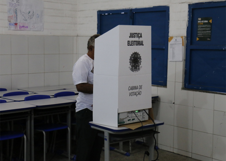 Quem contrair Covid-19 a partir de 1º de novembro não deve ir votar, alerta o TSE