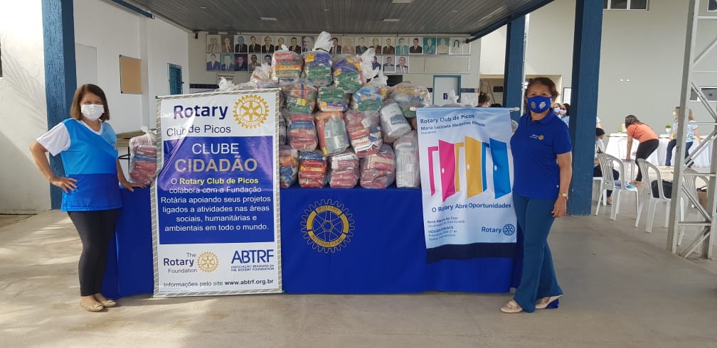 Rotary Club de Picos realiza doação de cestas básicas no município