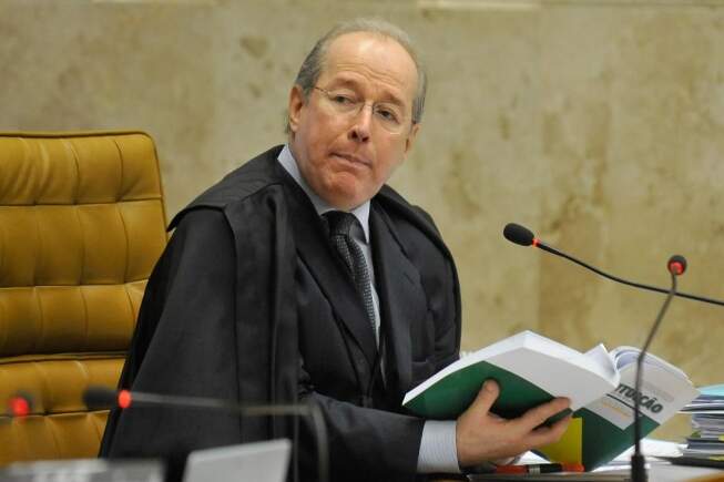 Celso de Mello avisa Bolsonaro sobre pedido de impeachment