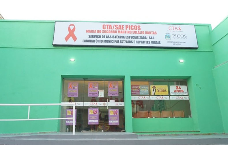 CTA de Picos realiza vacinação de pacientes com HIV contra Covid-19