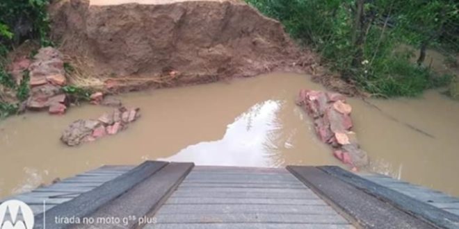Forte chuva destrói ponte na zona rural de município no Sul do Piauí