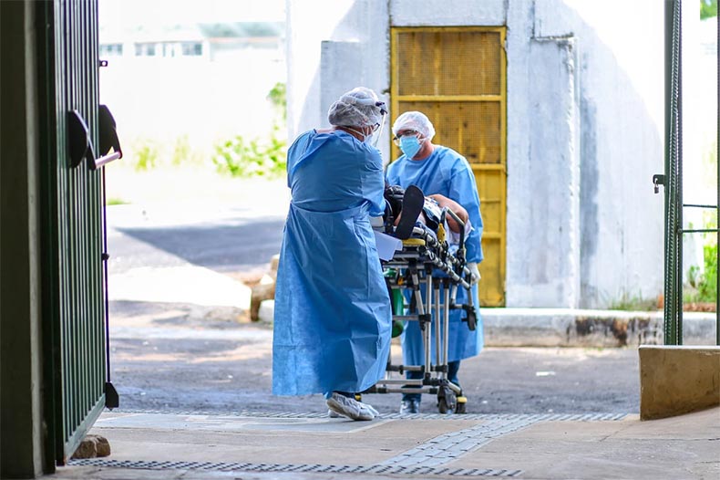 Pacientes chegam aguardar 24 horas em fila de espera por leitos de UTI no Piauí