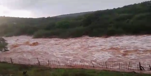 Chuvas intensas deixam desabrigados e serviços de saúde e aulas estão suspensos em Caridade