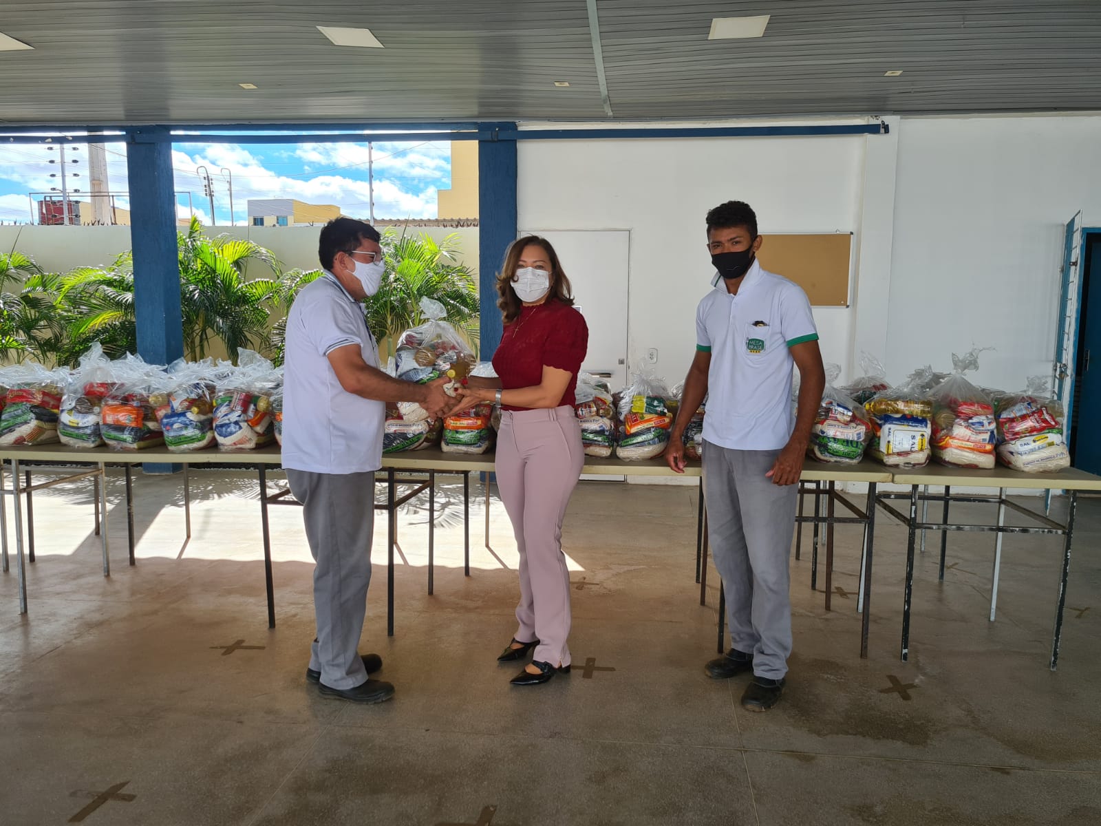 Rotary Club de Picos recebe doação de cestas básicas do Sesc