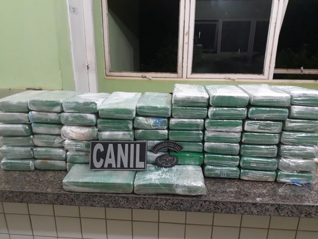 PRF em conjunto com 4º BPM durante operação vale do guaribas apreende 60 kg de cocaína