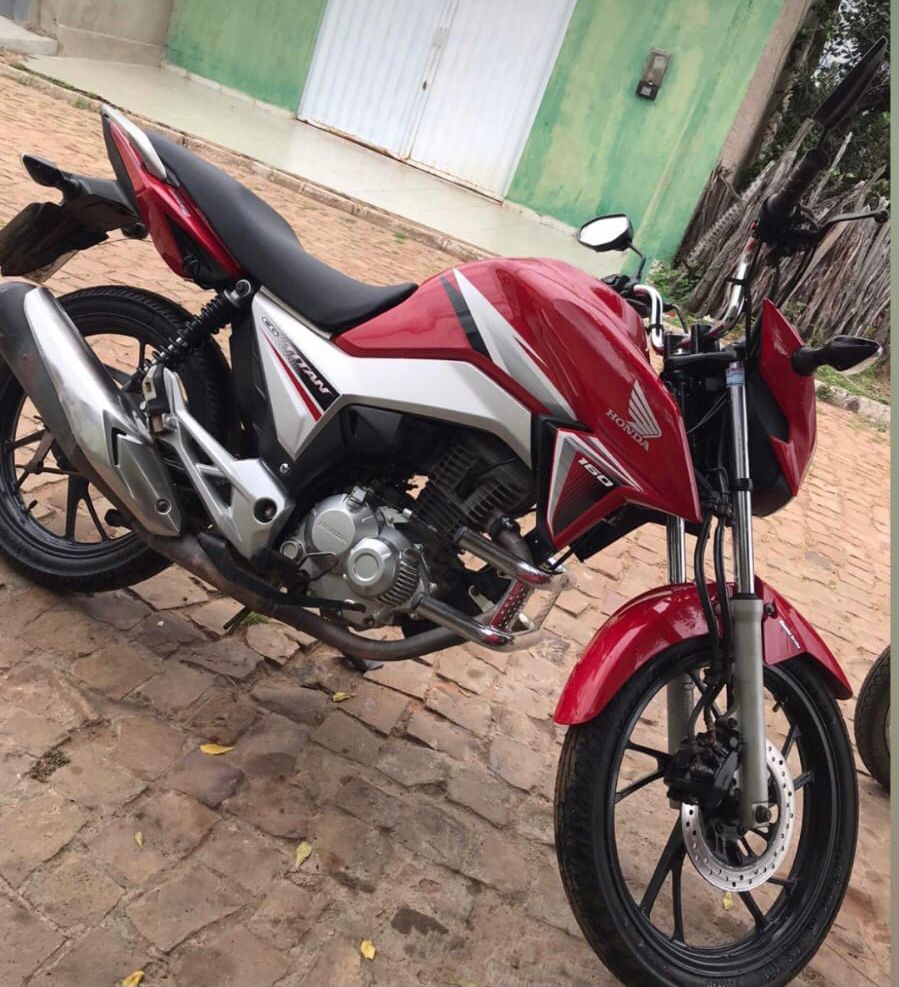 Homem tem motocicleta furtada no bairro Junco