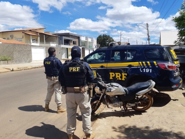 Em Picos, PRF prende homem com moto roubada na BR-316