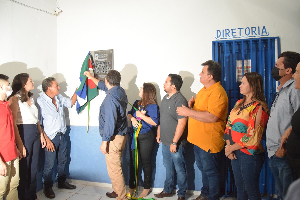 Prefeitura de Picos entrega reforma da escola municipal em Fátima do Piauí