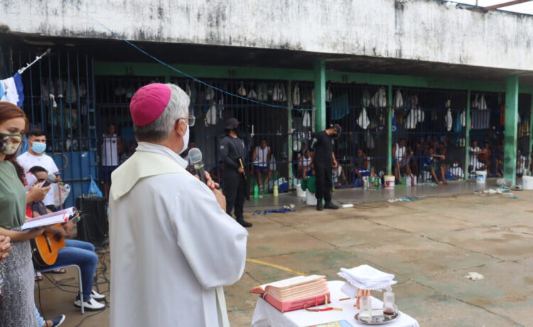 Dom Plínio Luz celebra Missa de Ano Novo na Penitenciária José de Deus Barros