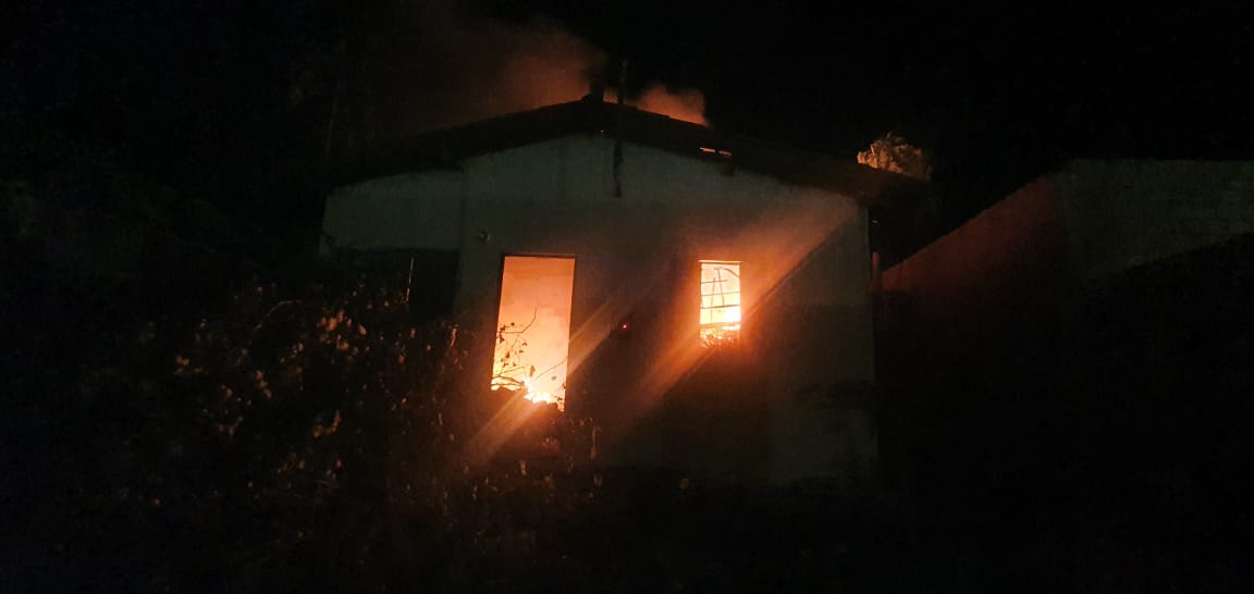 Idosa tem casa destruída por incêndio em Picos