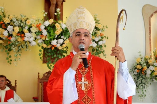 Dom Plínio anuncia transferência e nomeação de seis padres da Diocese de Picos