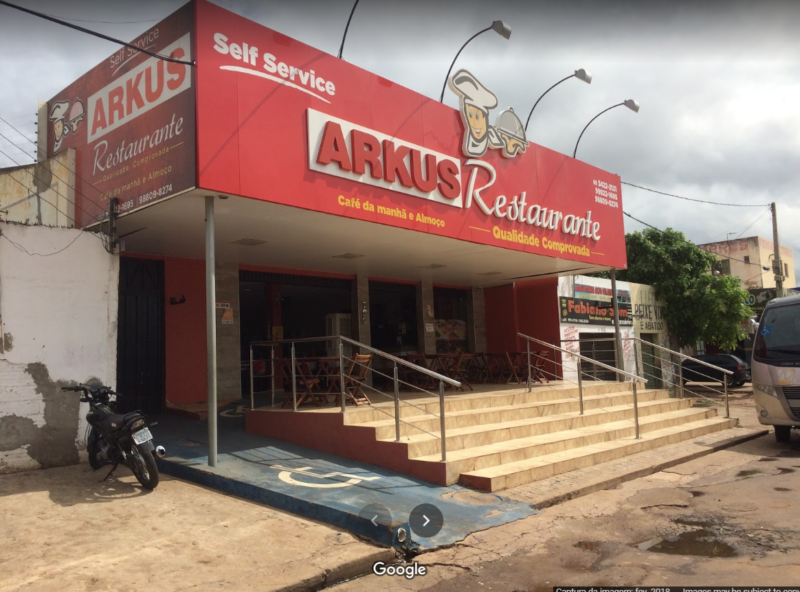 Picos: Vazamento de esgoto no bairro Bomba incomoda empresários